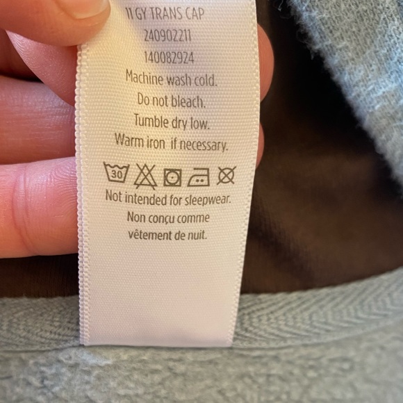 Hoodie - FREE per your bundling 😊 - Picture 5 of 6